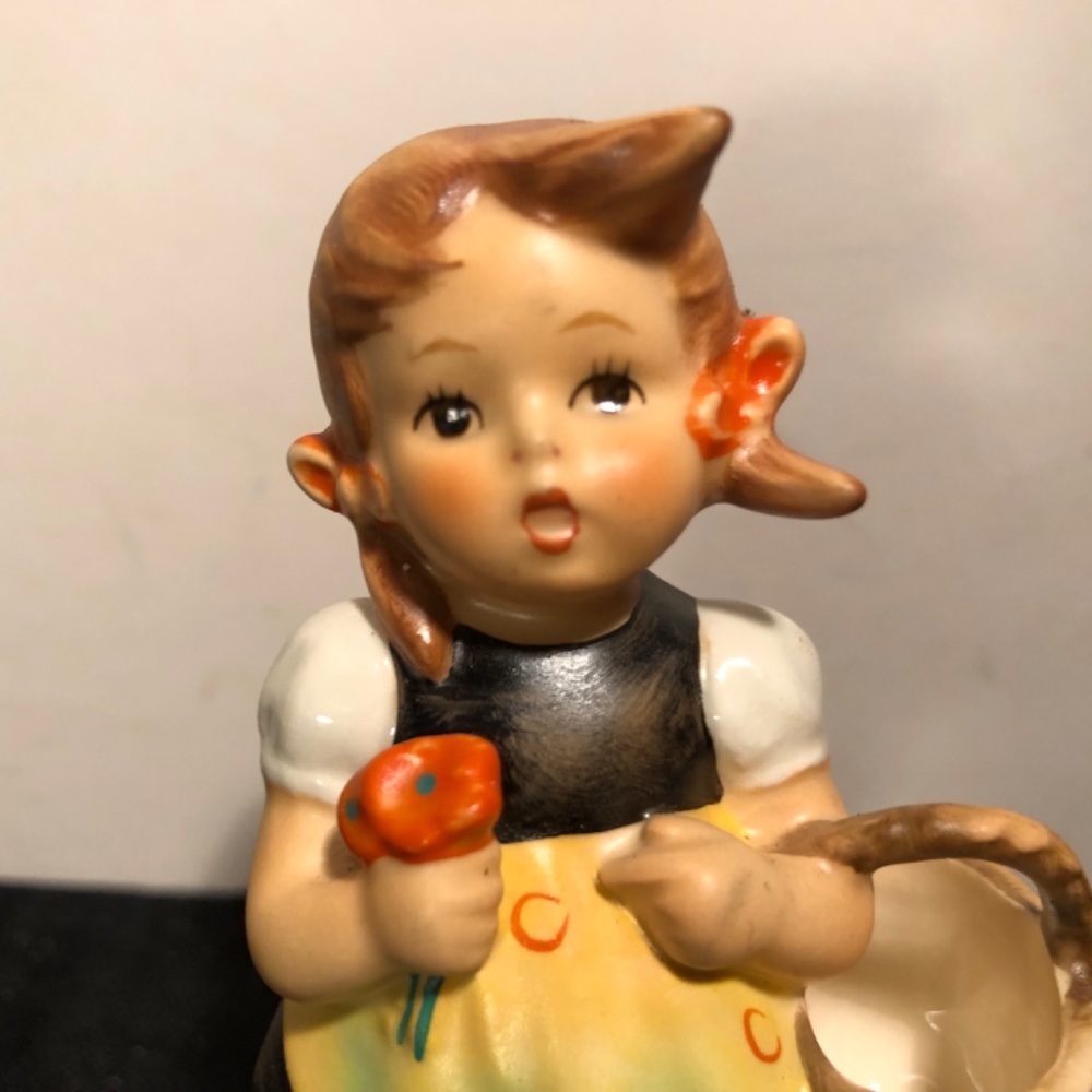 Vintage Goebel Hummel Figurine: Sister - Picture 10 of 11
